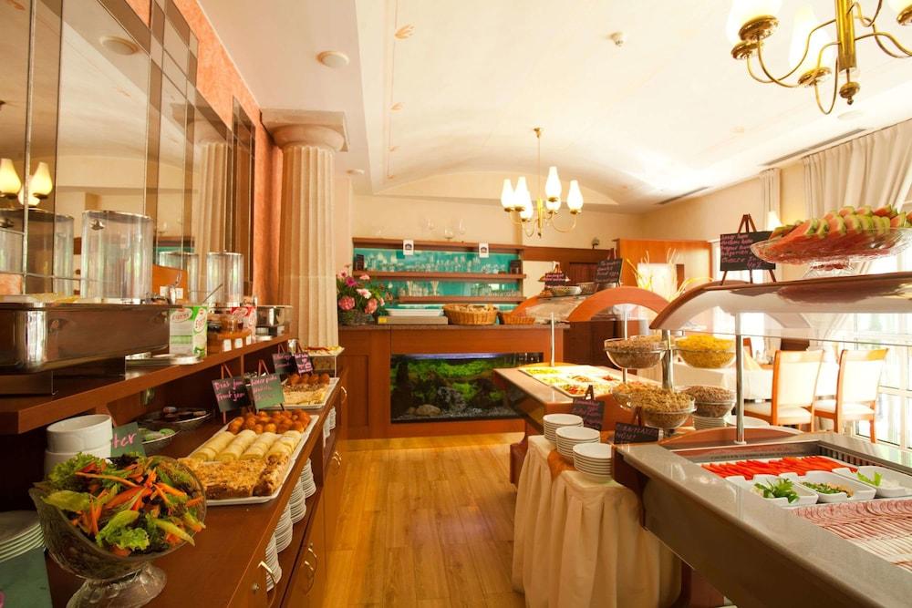 Meteor Plaza Hotell 4*